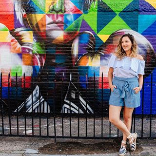 #looknofuti com três tipos de peça que têm feito demais a minha cabeça: cintura alta, ombro a ombro e azul! Pantone disse que a cor do ano era o Greenery, mas acho que ninguém ouviu dessa vez! #futiemnyc 📸 @adrianacarolinafotografia < via Cá >