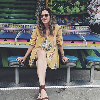 E aí a gente vai pro parquinho de diversão crente que o filho vai se esbaldar e...ele dorme na fila de comprar o ingresso! O que sobra pra gente? Fazer um lúkidudia enquanto a criança não acorda! 😂 #looknofuti #futiemnyc < via Cá > E aí a gente vai pro parquinho de diversão crente que o filho vai se esbaldar e...ele dorme na fila de comprar o ingresso! O que sobra pra gente? Fazer um lúkidudia enquanto a criança não acorda! 😂 #looknofuti #futiemnyc < via Cá >