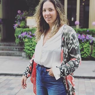 Plena..até bater o vento com aquela chuva bem fininha que você nem sente. Aliás, morar em Londres deve ser um eterno desafio capilar, né? Essa garoa que não é garoa, molha, mas não molha e socorro, quanto frizz em uma cabeça só! 😩😩😩#futiemlondres < via Cá > Plena..até bater o vento com aquela chuva bem fininha que você nem sente. Aliás, morar em Londres deve ser um eterno desafio capilar, né? Essa garoa que não é garoa, molha, mas não molha e socorro, quanto frizz em uma cabeça só! 😩😩😩#futiemlondres < via Cá >