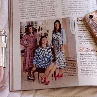 Se você passar por uma banca, peça a @glamourbrasil de JUNHO (com a capa da Paola Oliveira)! Na página 72 terá uma matéria especial carreira cuja chamada é: Por que mesmo? Salário é bom, sucesso é ótimo. Mas não bastam. Cada vez mais, ser feliz profissionalmente significa ter um propósito de vida e batalhar por ele dentro e fora do expediente! 🌟👊🏼🌸🙏🏼 São histórias como as nossas, minha e da @carlaparedes, que mudamos todo caminho da nossa carreira pra trabalhar com uma causa e propósito que ressoavam pro nosso coração. O #paposobreautoestima está na revista e a gente está agradecida! Sabemos o quanto ralamos nesses 7 anos e meio e agora nos vemos no caminho mais "a ver com a gente", vemos que nossa mudança dos últimos dois anos foi muito coesa e verdadeira e só por isso nosso projeto toca o coração de tantas mulheres! Não se trata de moda, não se trata de se enturmar, se trata de propor um novo olhar pra si. Mais amoroso e acolhedor. ❤️ Somos muito gratas por cada veículo bacana e pertinente que conta nossa história. Mais ainda por cada marca que chega junto e mostra que o que poderia ser um tiro no pé comercialmente é na verdade algo que faz com que empresas incríveis queiram nos ajudar a fazer a coisa acontecer! Nossos valores e credibilidade nunca estiveram tão claros e nunca estivemos tão orgulhosas! 🙏🏼Somos gratas por cada mulher que divide com a gente o quanto tudo isso está sendo transformador. Também é pra nós! 🙌🏼 Gratidão 🌸🌸🌸 @paulimerlo e @giovanaromani amamos estar nessa matéria! #paposobreautoestima <via Jô> Se você passar por uma banca, peça a @glamourbrasil de JUNHO (com a capa da Paola Oliveira)! Na página 72 terá uma matéria especial carreira cuja chamada é: Por que mesmo? Salário é bom, sucesso é ótimo. Mas não bastam. Cada vez mais, ser feliz profissionalmente significa ter um propósito de vida e batalhar por ele dentro e fora do expediente! 🌟👊🏼🌸🙏🏼 São histórias como as nossas, minha e da @carlaparedes, que mudamos todo caminho da nossa carreira pra trabalhar com uma causa e propósito que ressoavam pro nosso coração. O #paposobreautoestima está na revista e a gente está agradecida! Sabemos o quanto ralamos nesses 7 anos e meio e agora nos vemos no caminho mais "a ver com a gente", vemos que nossa mudança dos últimos dois anos foi muito coesa e verdadeira e só por isso nosso projeto toca o coração de tantas mulheres! Não se trata de moda, não se trata de se enturmar, se trata de propor um novo olhar pra si. Mais amoroso e acolhedor. ❤️ Somos muito gratas por cada veículo bacana e pertinente que conta nossa história. Mais ainda por cada marca que chega junto e mostra que o que poderia ser um tiro no pé comercialmente é na verdade algo que faz com que empresas incríveis queiram nos ajudar a fazer a coisa acontecer! Nossos valores e credibilidade nunca estiveram tão claros e nunca estivemos tão orgulhosas! 🙏🏼Somos gratas por cada mulher que divide com a gente o quanto tudo isso está sendo transformador. Também é pra nós! 🙌🏼 Gratidão 🌸🌸🌸 @paulimerlo e @giovanaromani amamos estar nessa matéria! #paposobreautoestima <via Jô>