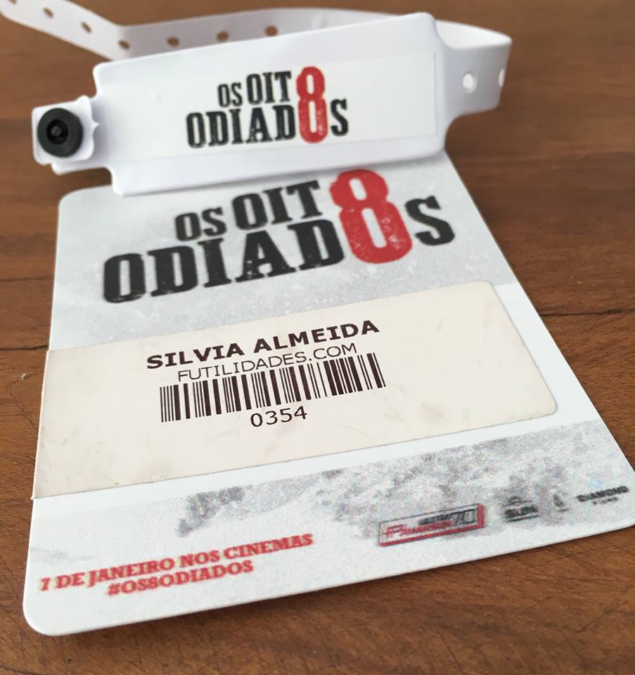 A credencial com meu nome e o nome do site - chique né? - e a pulseira que autorizava a entrada para a sala de entrevistas.