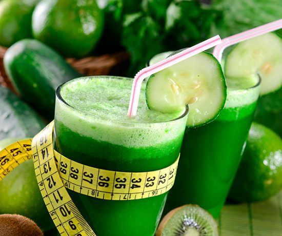 Alguém pode me explicar por que tem uma fita métrica em volta desse copo? Imagens de fitas métricas associadas a alimentos, corpos, profissionais de saúde são um tapa na sua autoestima pois elas geram muita ansiedade e insatisfação corporal.